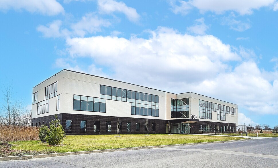 More Photos Of 1060 Rue Parent, St-Bruno-de-Montarville Office For Lease