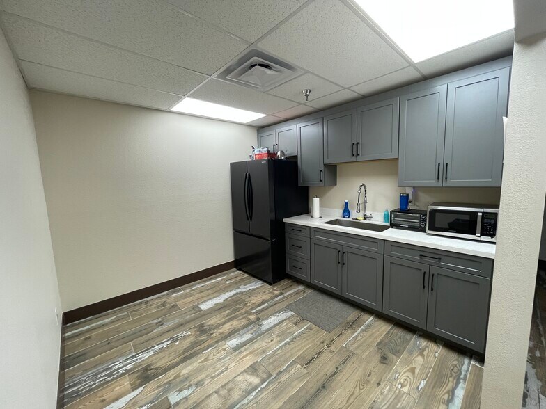 More Photos Of 6262 N 57th Ave, Glendale Manufacturing For Sale