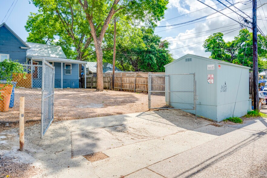 More Photos Of 1309 E 7th St, Austin Office Residential For Sale