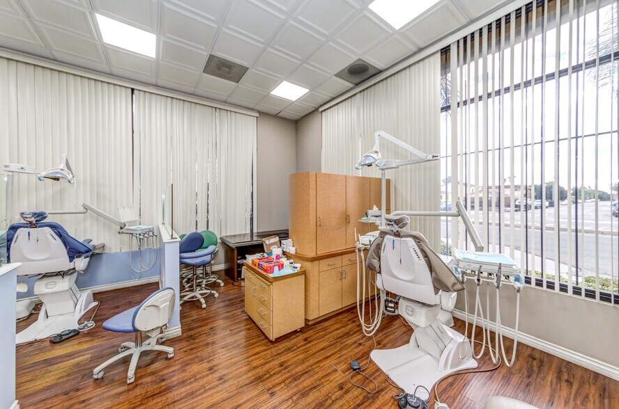 More Photos Of 8471 Garden Grove Blvd, Garden Grove Medical For Sale