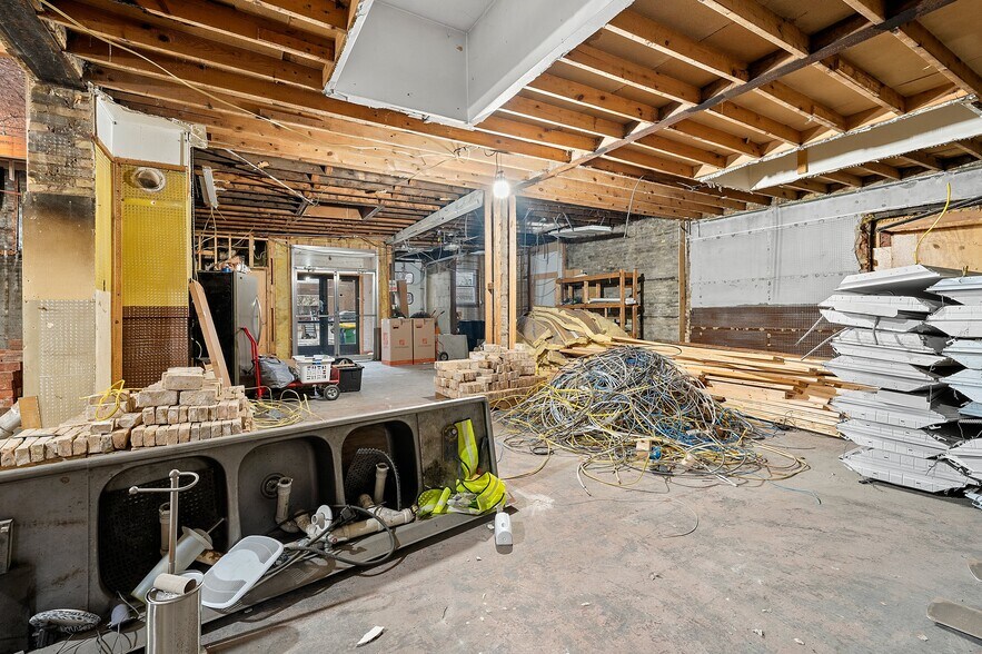 More Photos Of 408 Dousman St, Green Bay Storefront Retail Residential For Sale