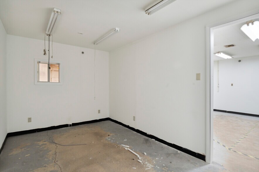 More Photos Of 201 Ruthar Dr, Newark Industrial For Sale