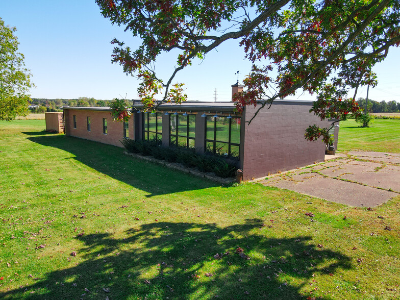 Primary Photo Of 2045 Bradley Rd, Webberville Showroom For Sale