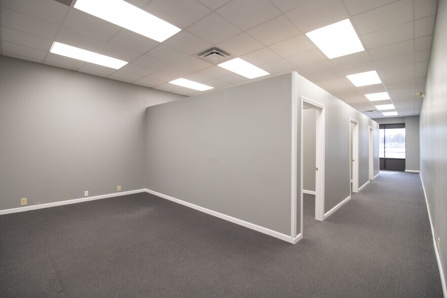 More Photos Of 961-965 E Washington St, Winchester General Retail For Lease