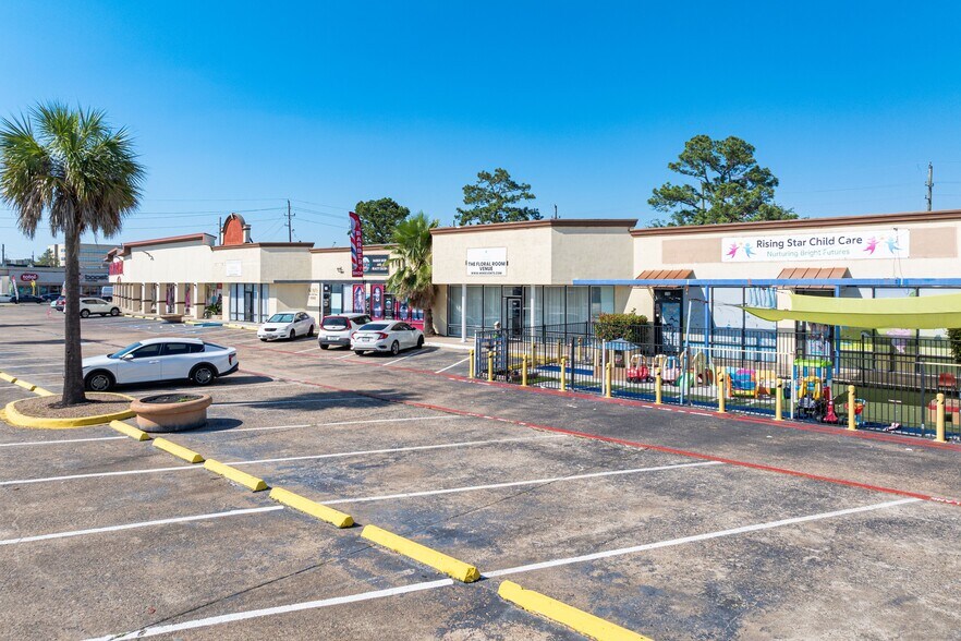 More Photos Of 921 Cypress Creek Pky, Houston Storefront For Sale