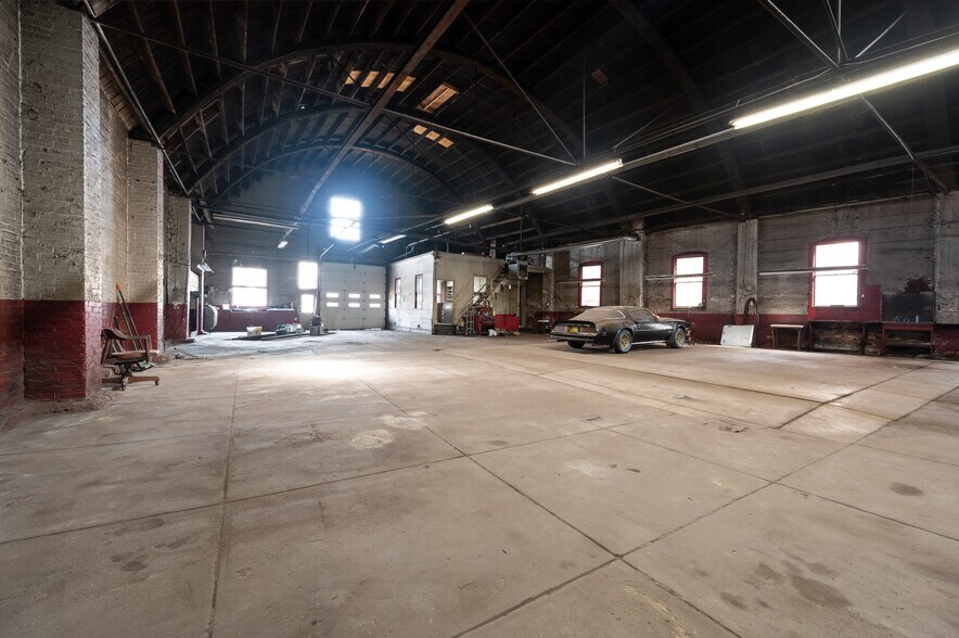 More Photos Of 15-17 Meade Ave, Pittsburgh Auto Repair For Sale