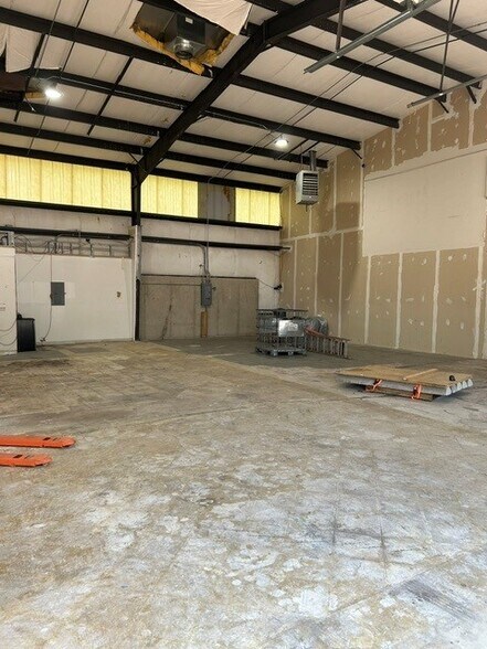 More Photos Of 24 Enterprise Ct, Fredericksburg Warehouse For Lease