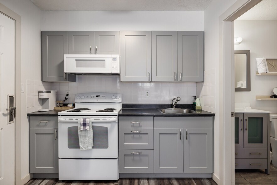 More Photos Of 4201 Skaha Lake Rd, Penticton Hotel For Sale