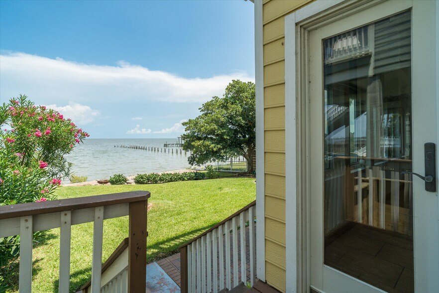 More Photos Of 804 Bay Ave, Kemah Specialty For Sale