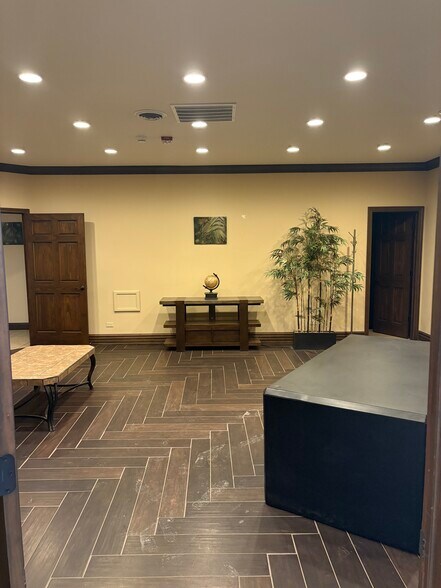 More Photos Of 4501-4503 W Lake St, Melrose Park Freestanding For Lease