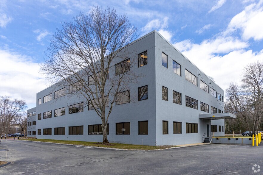 More Photos Of 20 Maguire Rd, Lexington Office For Lease