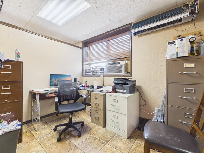 More Photos Of 1014 S Stockton Ave, Monahans Warehouse For Sale