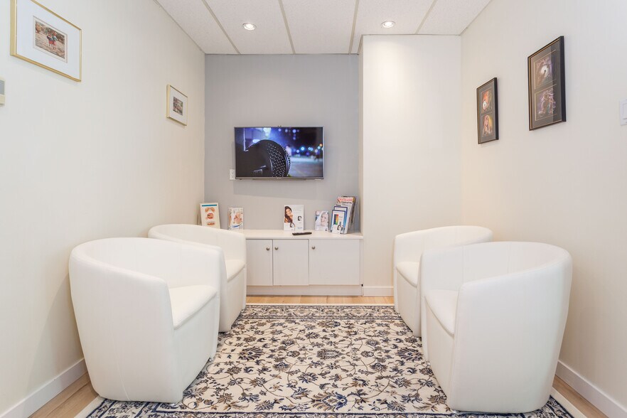 More Photos Of 8035 120th St, Delta Medical For Lease