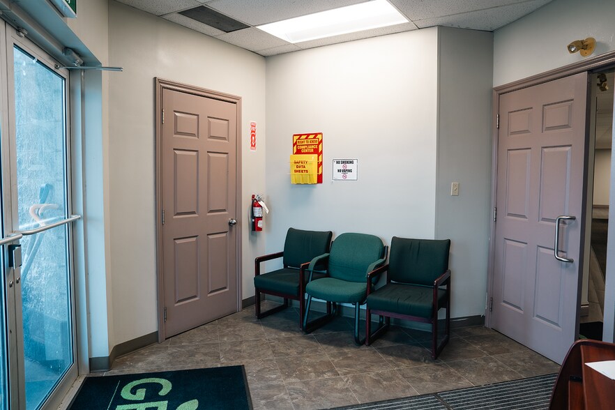 More Photos Of 200 Eastport Blvd, Hamilton Warehouse For Lease