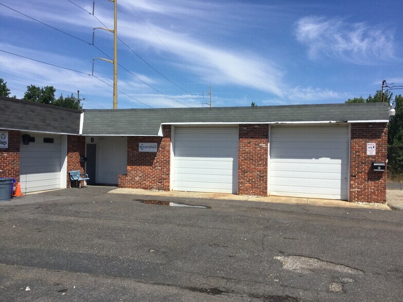 More Photos Of 1010 Rose Ave, Runnemede Flex For Sale