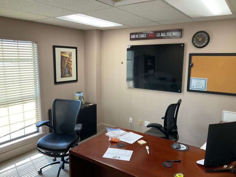 More Photos Of 119 Rocky Rd, Saltillo Industrial For Sale