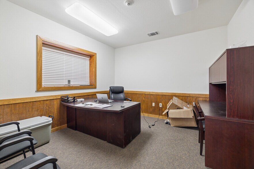 More Photos Of 1510 TX-135, Kilgore Warehouse For Sale