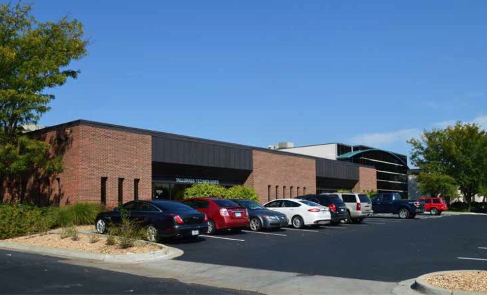 More Photos Of 8300-8320 Nieman Rd, Lenexa Light Manufacturing For Lease