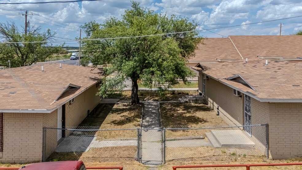 More Photos Of 3458 Del Rio Blvd, Eagle Pass Apartments For Sale
