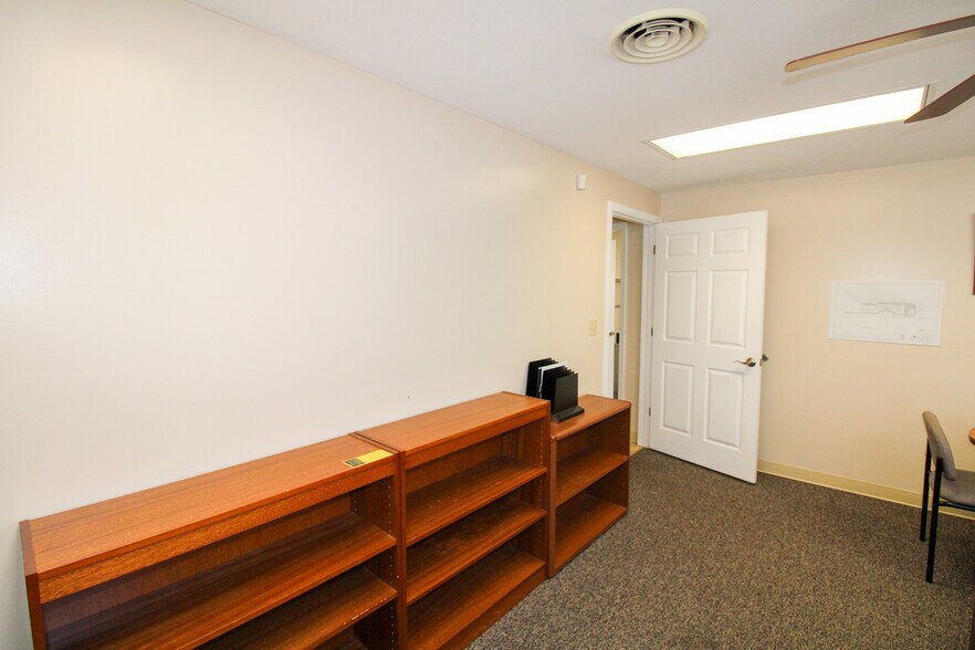 More Photos Of 7350 IL-111, South Roxana Specialty For Sale