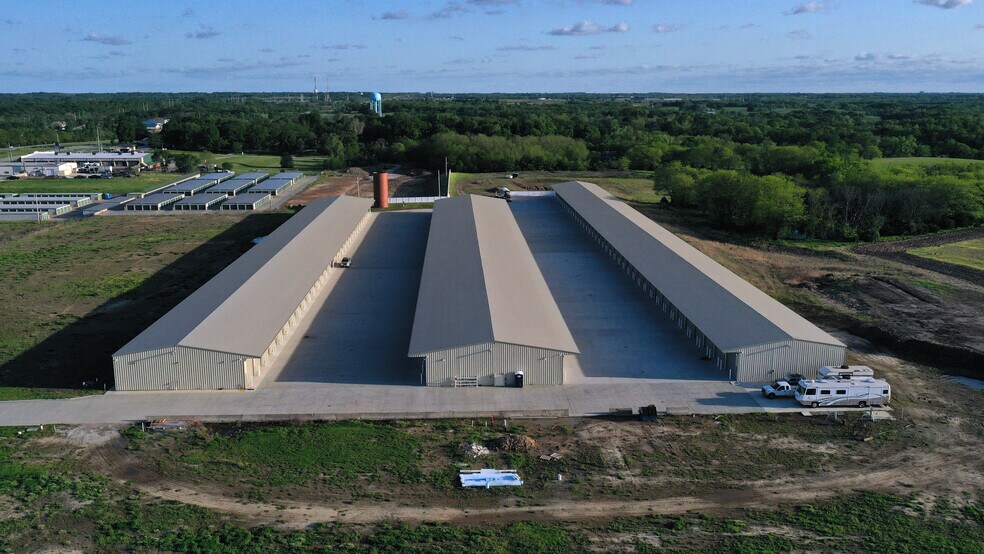 More Photos Of 14600 N US Highway 169, Smithville Self Storage For Lease