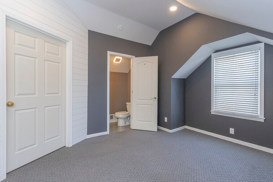 More Photos Of 2006 N Main St, Anderson Office For Sale