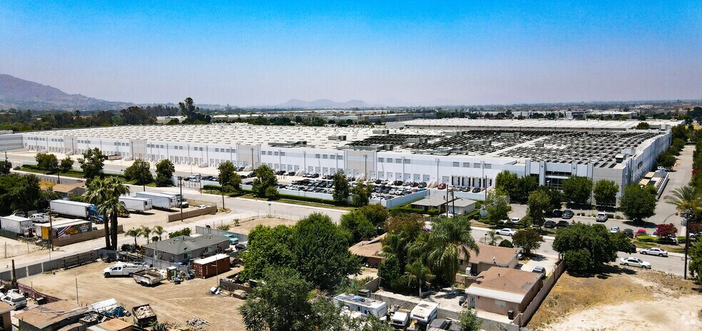 More Photos Of 825 E Central Ave, San Bernardino Distribution For Lease