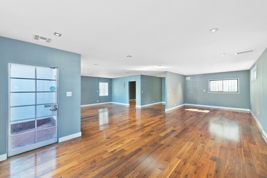 More Photos Of 1020 Pico Blvd, Santa Monica Storefront Retail Office For Lease