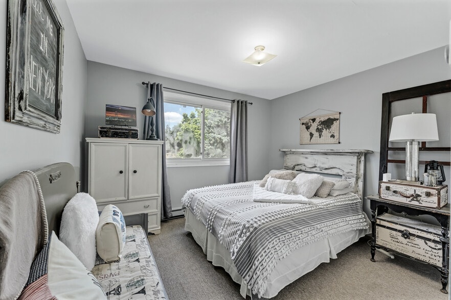 More Photos Of 109 Division St N, Kingsville Apartments For Sale