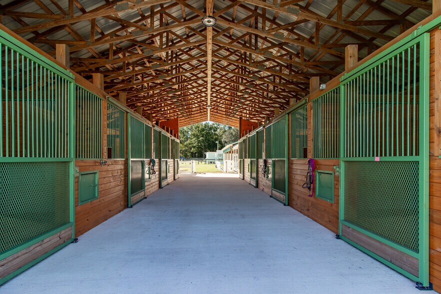 More Photos Of 20221 SW 5th Pl, Dunnellon Specialty For Sale