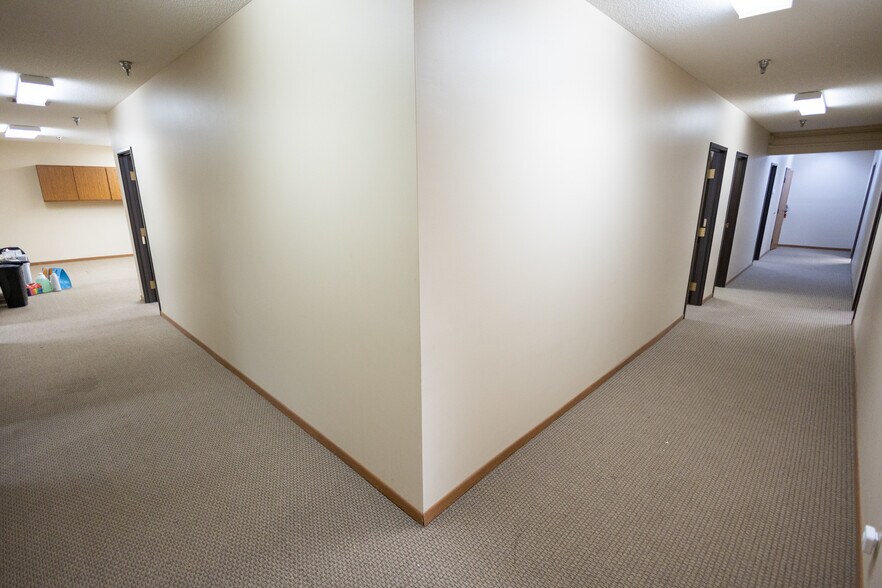 More Photos Of 2004 Highland Ave, Eau Claire Office For Lease