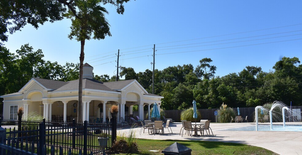 More Photos Of 2252 Beach Dr, Gulfport Office Residential For Lease