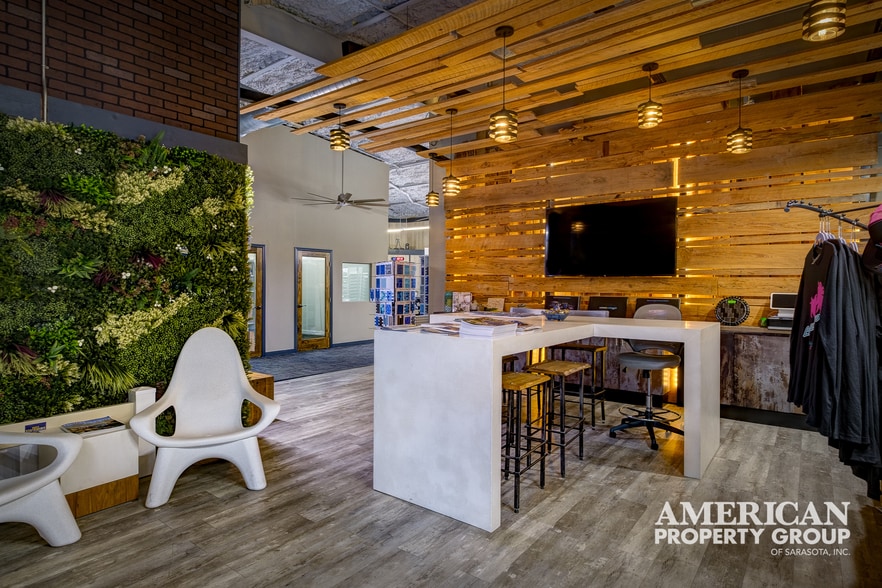 More Photos Of 520 Colonia Ln E, Nokomis Showroom For Sale