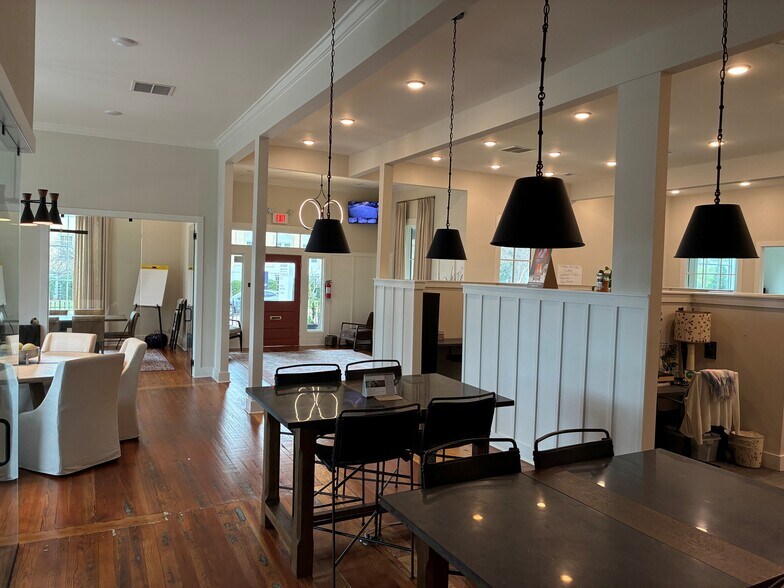 More Photos Of 981 S Cooper St, Memphis Freestanding For Sale