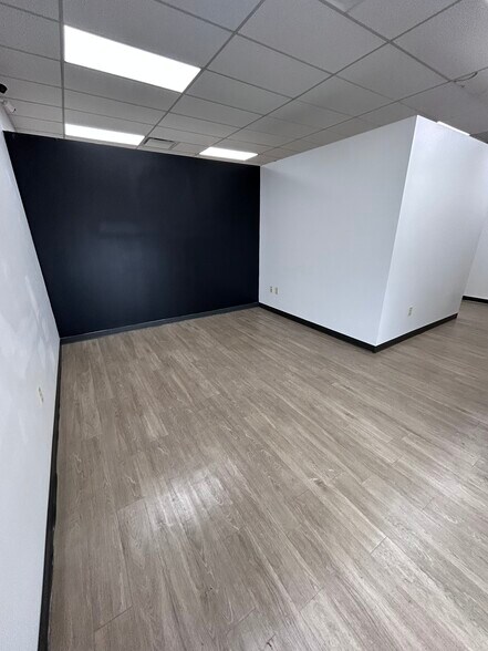 More Photos Of 1130 Broad River Rd, Columbia Showroom For Sale