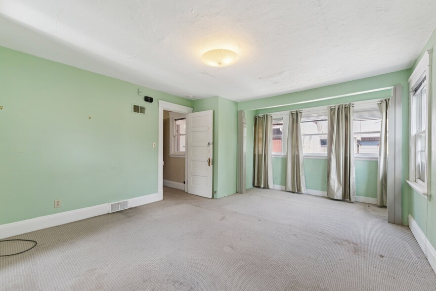 More Photos Of 12610 Larchmere Blvd, Cleveland General Retail For Sale