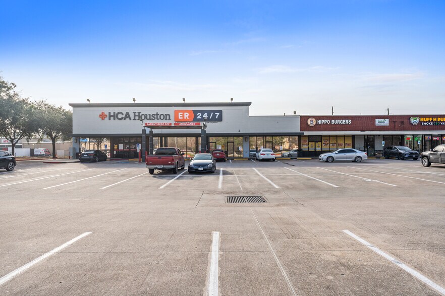 More Photos Of 5324 Atascocita Rd, Humble Storefront For Sale
