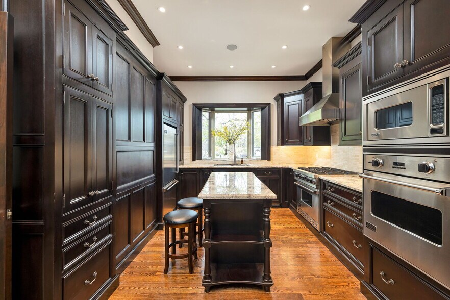 More Photos Of 12 Madison Av, Toronto Office Residential For Sale