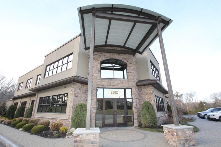 More Photos Of 2302 Turnpike St, North Andover General Retail For Lease