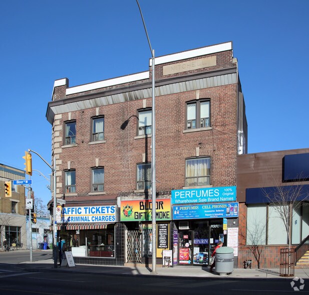 Primary Photo Of 974-978 Bloor St W, Toronto Storefront Retail Residential For Lease
