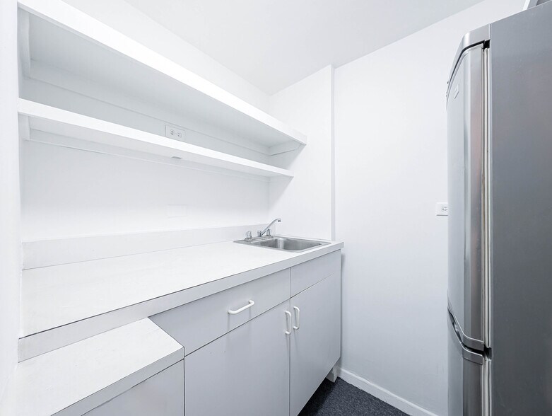 More Photos Of 166 E 35th St, New York Apartments For Lease