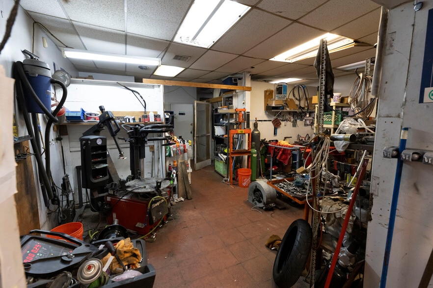 More Photos Of 225 Forsgate, Jamesburg Auto Repair For Sale