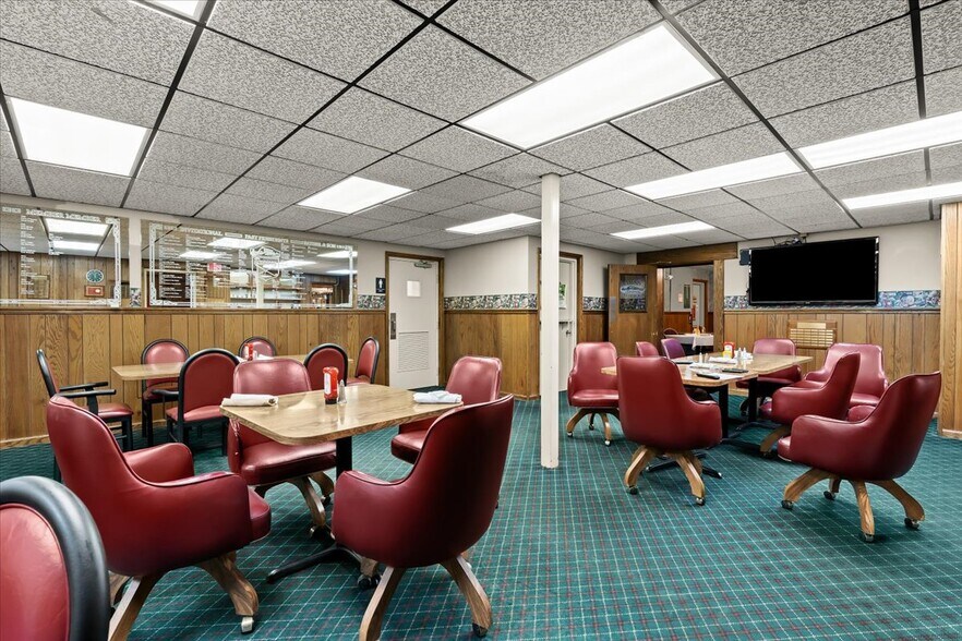 More Photos Of 9512 E Lippincott Blvd, Davison Golf Course Driving Range For Sale