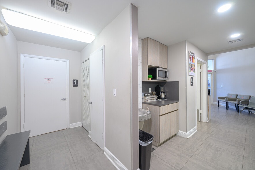 More Photos Of 10181 NW 58th St, Miami Warehouse For Lease