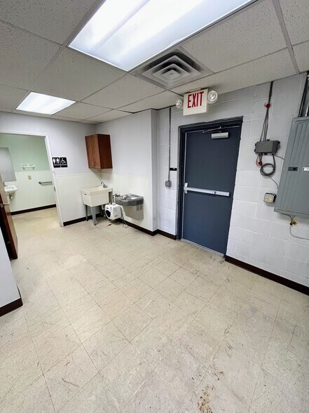 More Photos Of 30 W 11th Ave, York Storefront For Lease