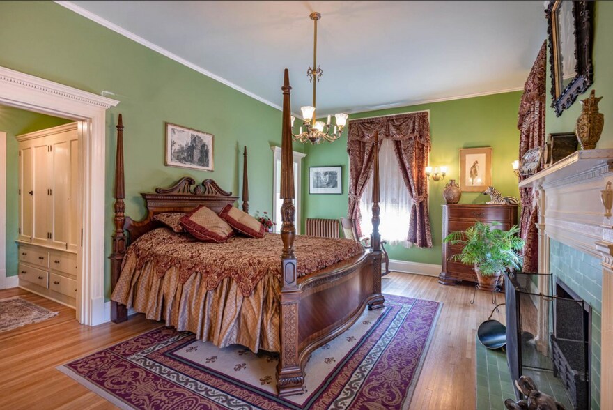 More Photos Of 623 Broadway St, Baraboo Specialty For Sale