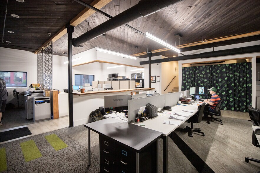 More Photos Of 111 SE Yamhill St, Portland Warehouse For Sale