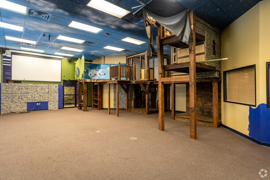 More Photos Of 202-204 N Dooley St, Grapevine Medical For Sale