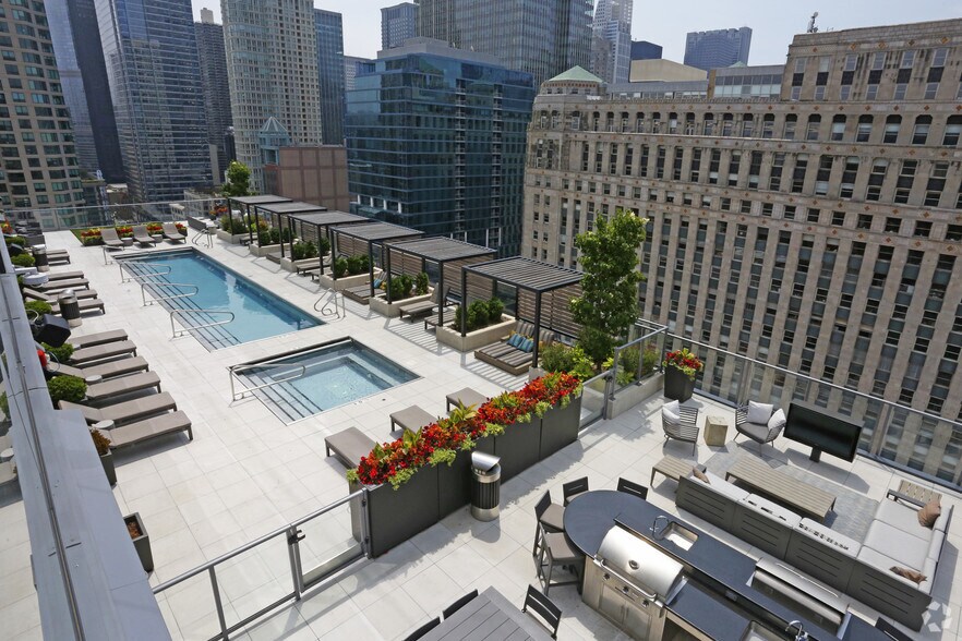 More Photos Of 221 W Hubbard St, Chicago Apartments For Lease