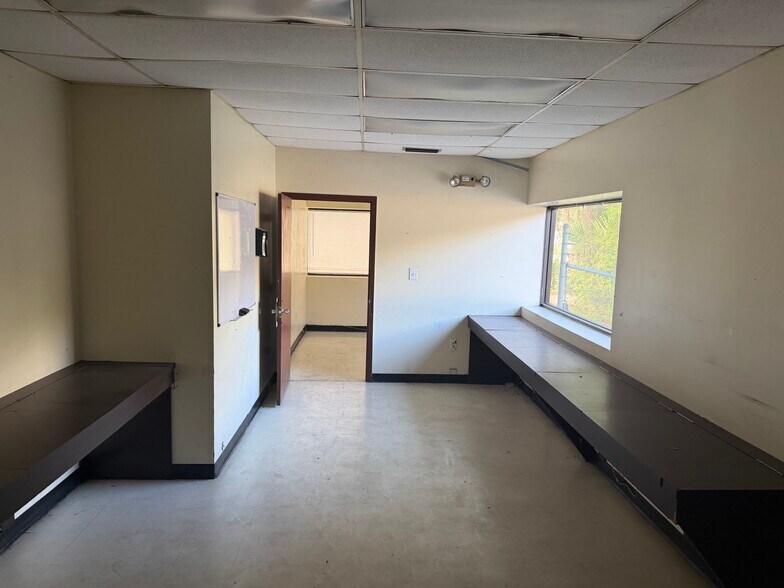 More Photos Of 2160 NE 31st Ave, Gainesville Industrial For Lease